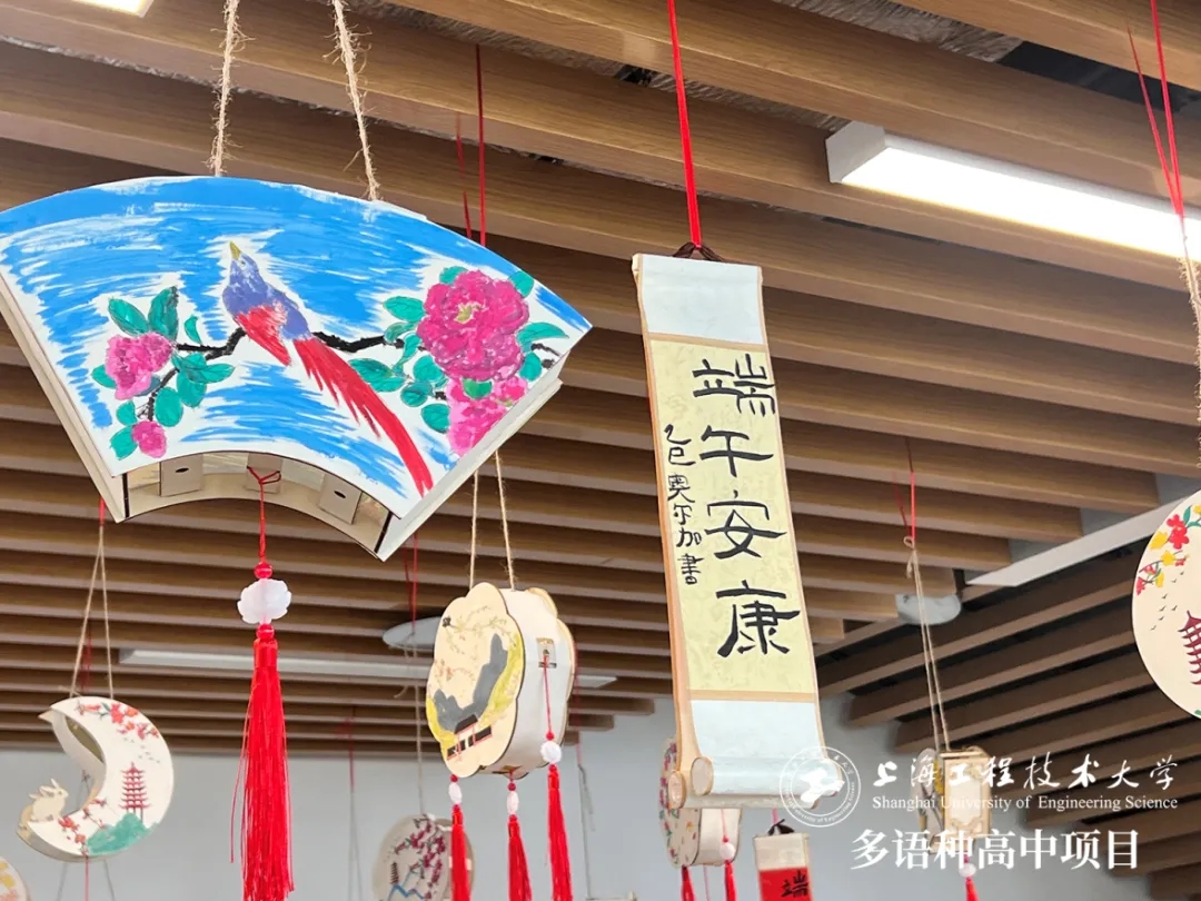 校园动态日语国际高中-我校学生体验了留学生举办的端午游园会！